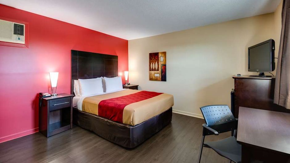 Econo Lodge Room