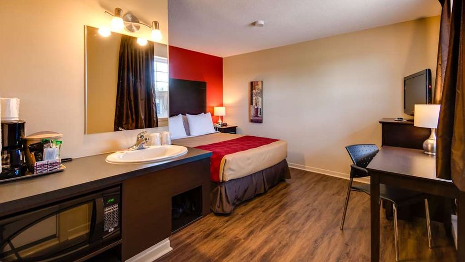 Econo Lodge Room