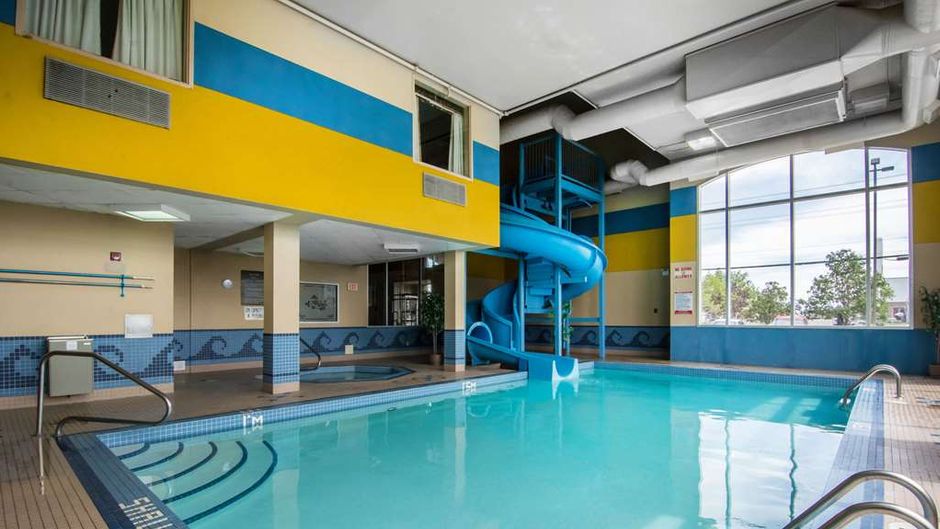 Comfort Inn & Suites Airport Pool
