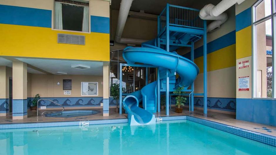 Comfort Inn & Suites Airport Pool