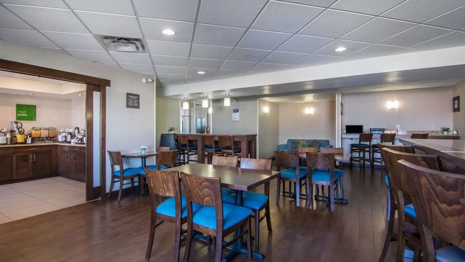 Comfort Inn & Suites Airport Restaurant