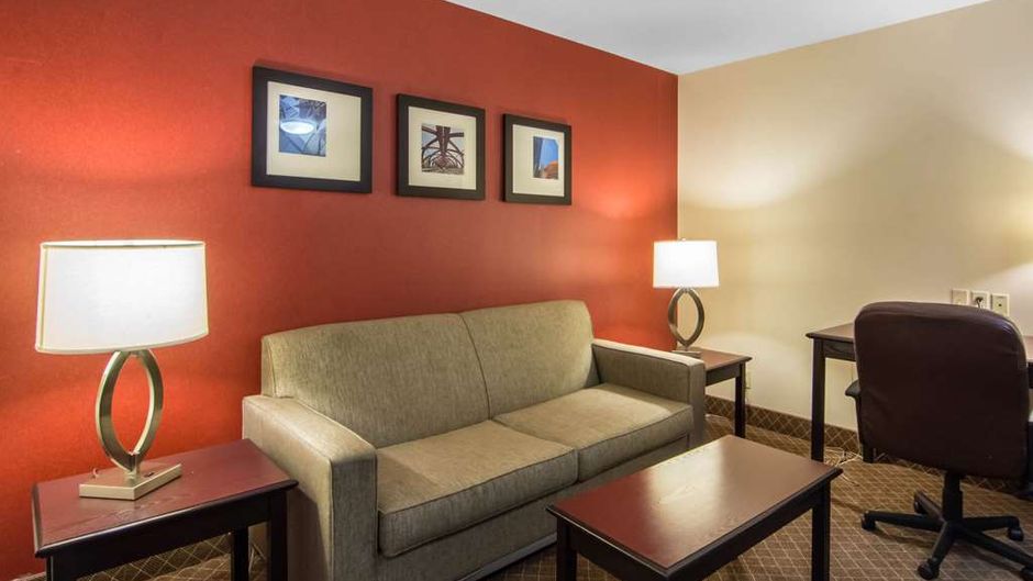 Comfort Inn & Suites Airport Suite