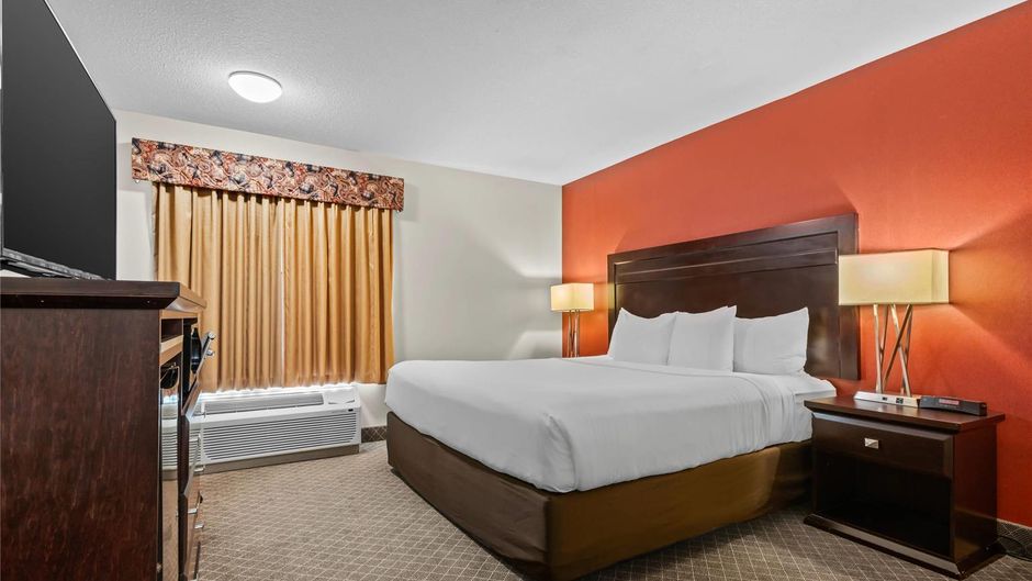 Comfort Inn & Suites Airport Room