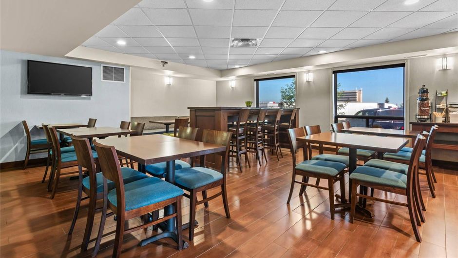 Comfort Inn & Suites Airport Restaurant