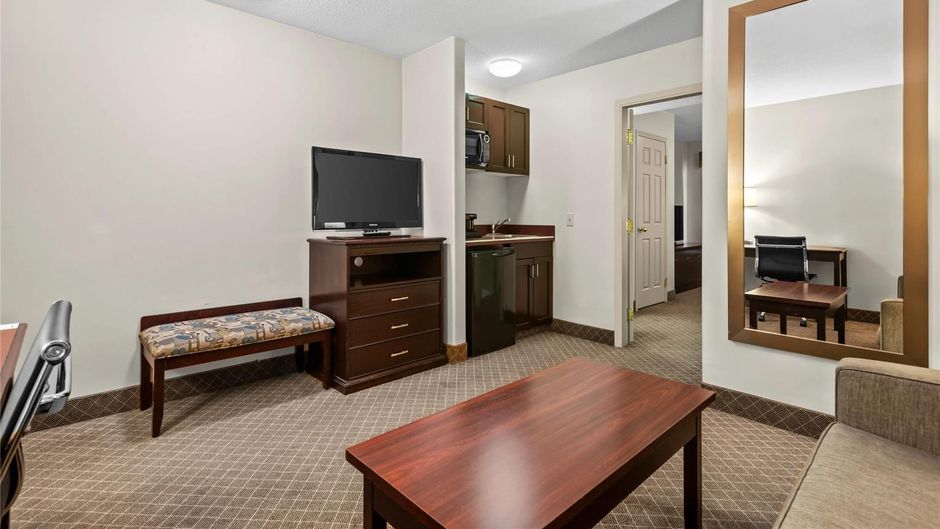 Comfort Inn & Suites Airport Suite