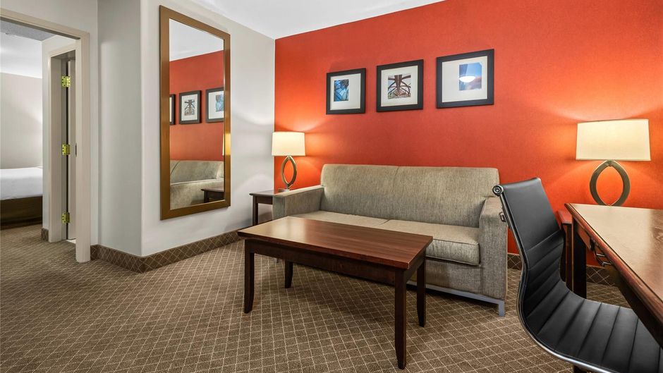 Comfort Inn & Suites Airport Suite