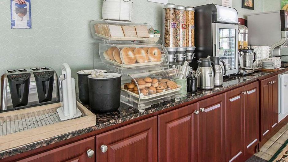 Quality Suites Ste Anne de Beaupre Restaurant