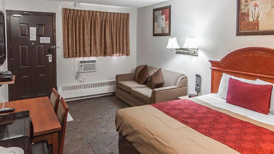 Econo Lodge and Suites Drumheller Room