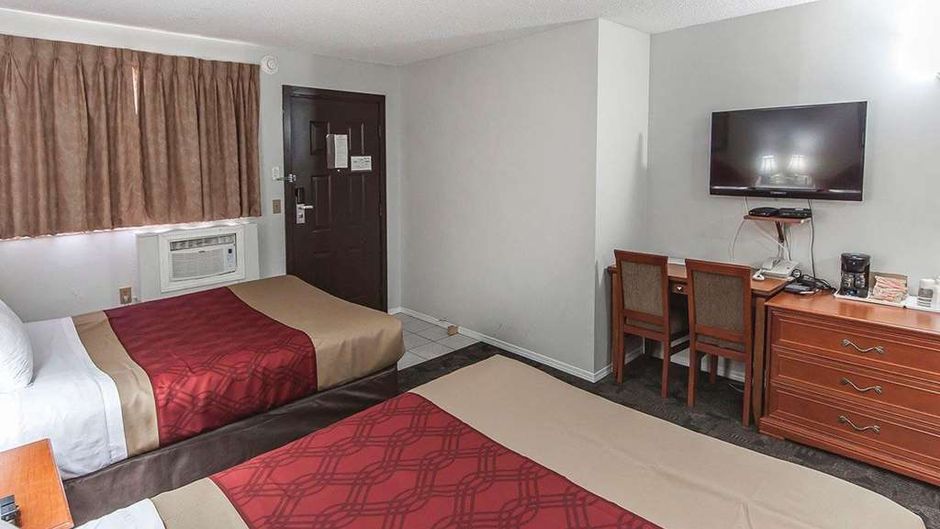 Econo Lodge and Suites Drumheller Room