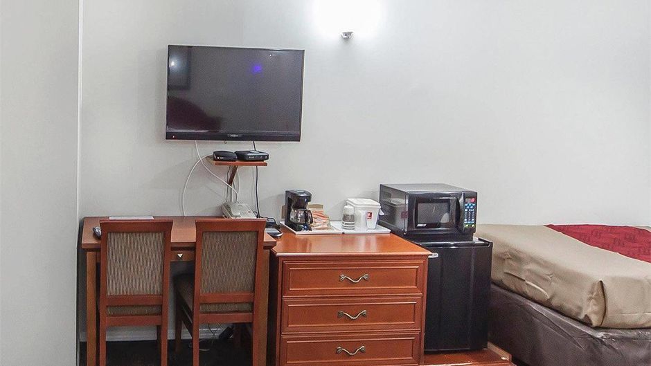 Econo Lodge and Suites Drumheller Room