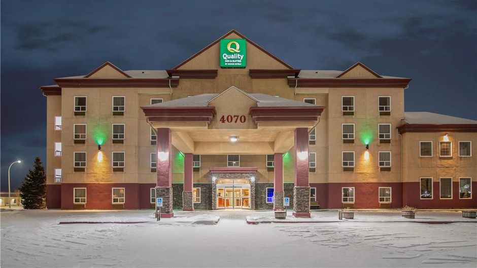 Quality Inn & Suites Lethbridge Exterior