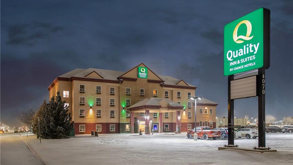 Quality Inn & Suites Lethbridge Exterior