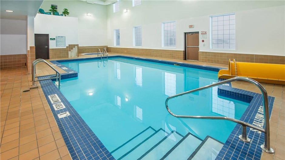 Quality Inn & Suites Lethbridge Pool