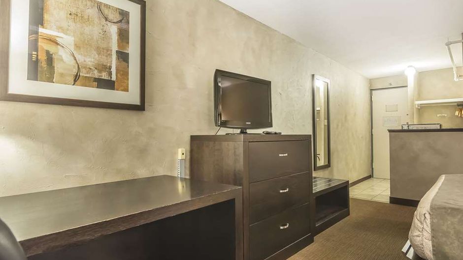 Quality Hotel & Conference Center Room