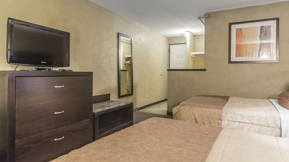 Quality Hotel & Conference Center Room