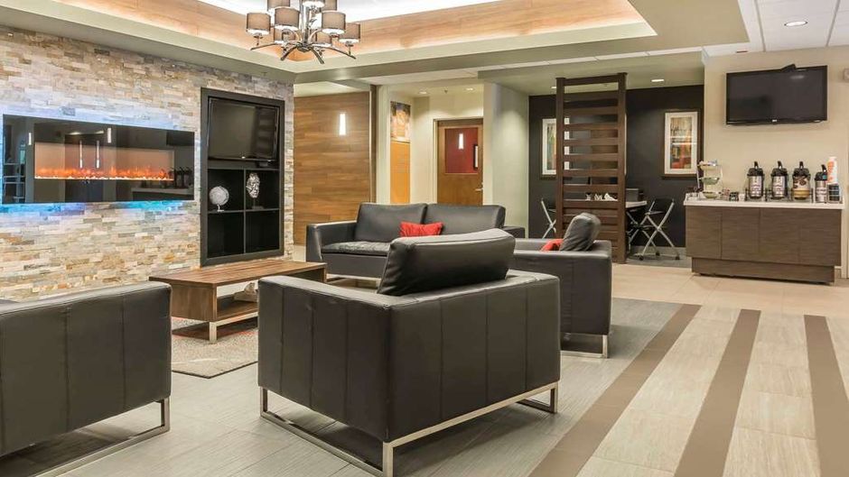 Quality Hotel & Conference Center Lobby