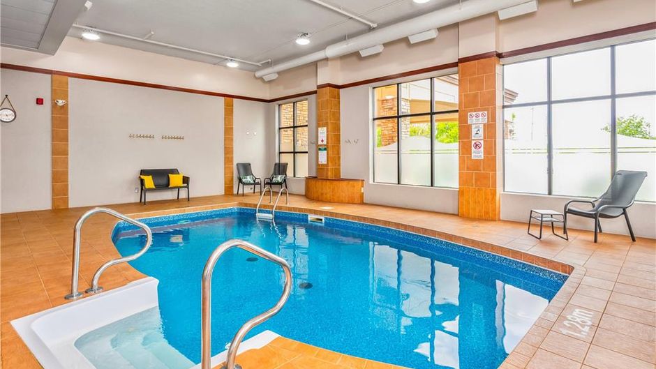 Quality Inn & Suites Levis Pool