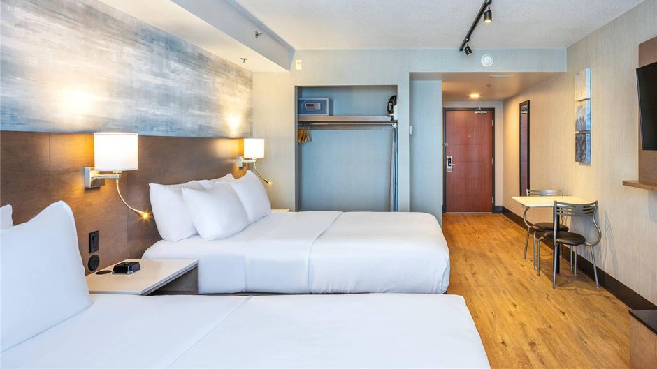 Quality Inn & Suites Levis Room