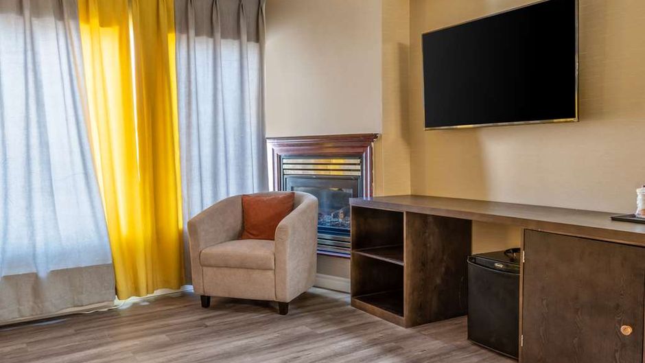 Quality Inn and Suites Suite
