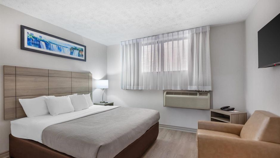 Quality Inn and Suites Suite