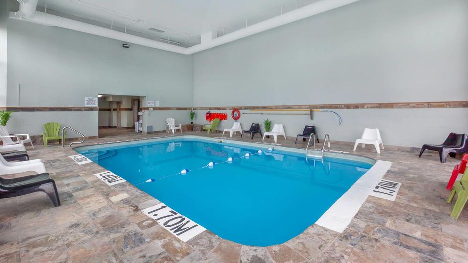 Quality Inn and Suites Pool