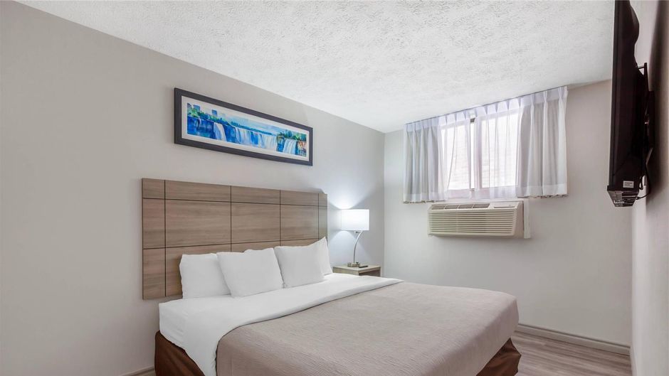Quality Inn and Suites Suite