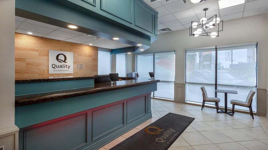 Quality Inn and Suites Lobby