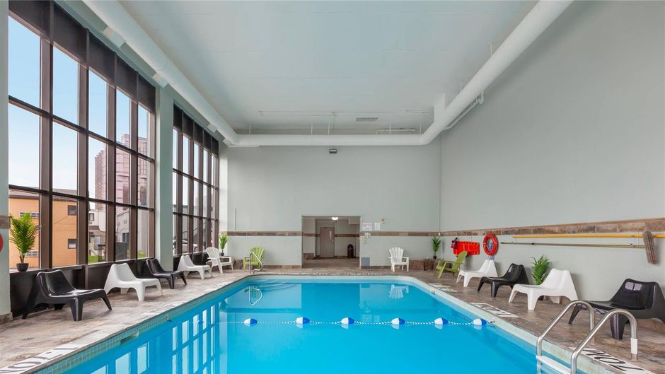 Quality Inn and Suites Pool