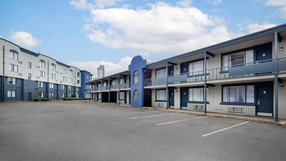 Quality Inn and Suites Exterior