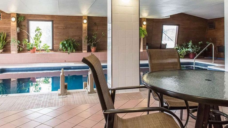 Quality Inn Mont-Laurier Pool
