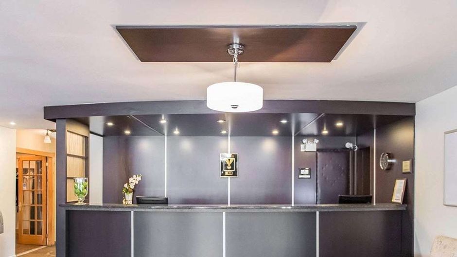 Quality Inn Mont-Laurier Lobby