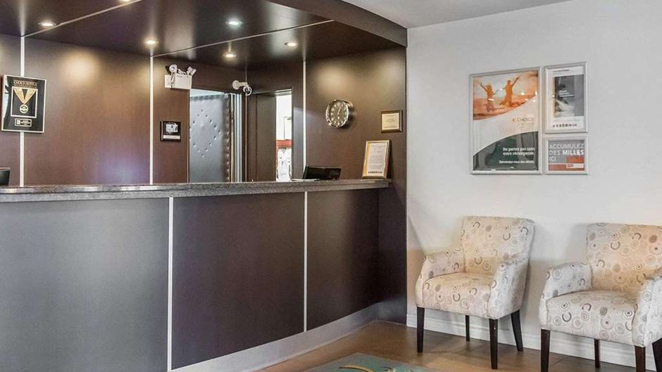 Quality Inn Mont-Laurier Lobby