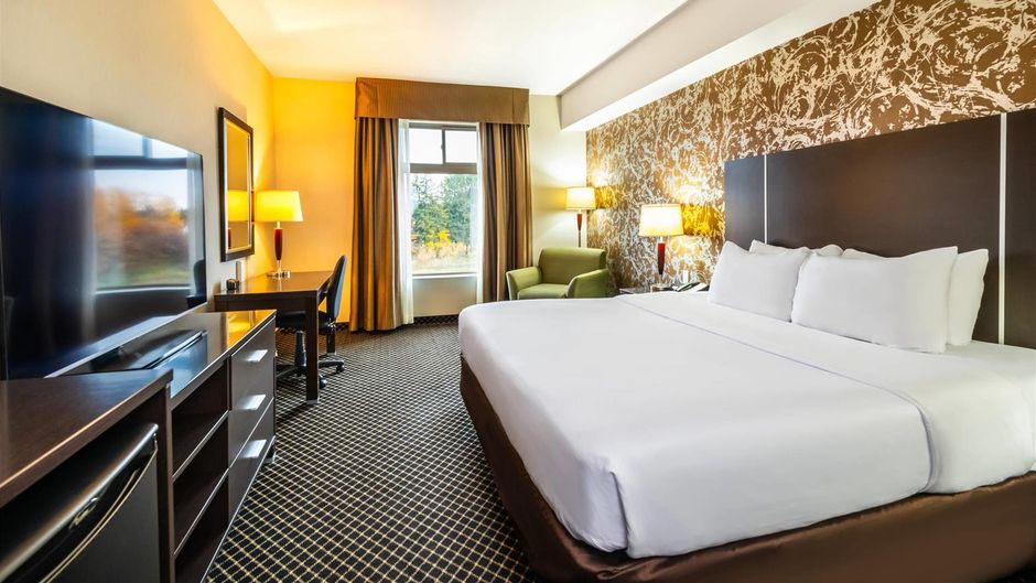 Quality Inn & Suites Petawawa Suite