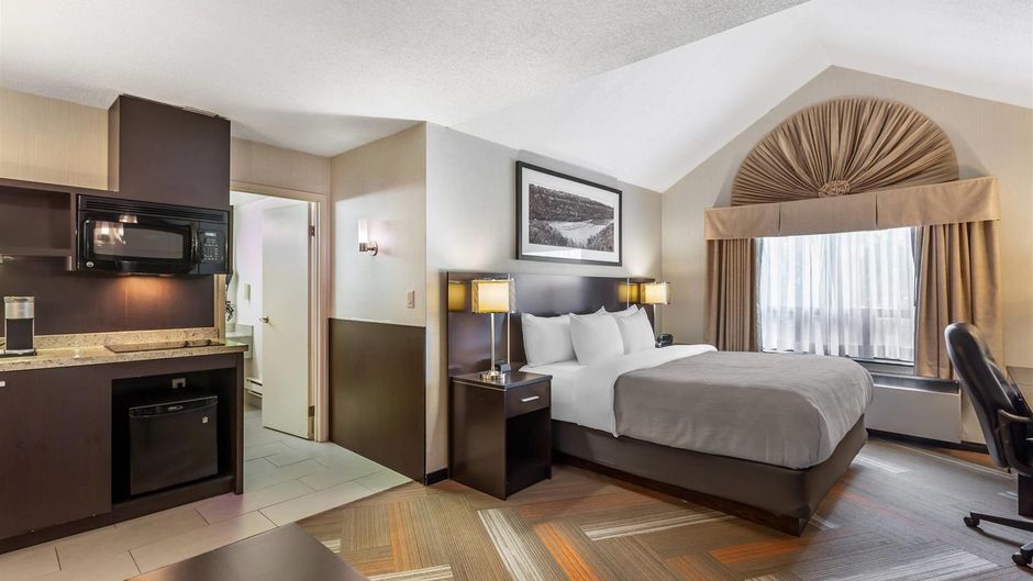 Quality Hotel Burlington Suite