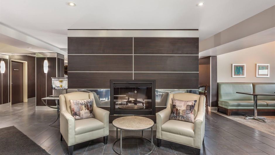 Quality Hotel Burlington Lobby