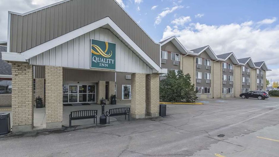 Quality Inn West Edmonton Exterior