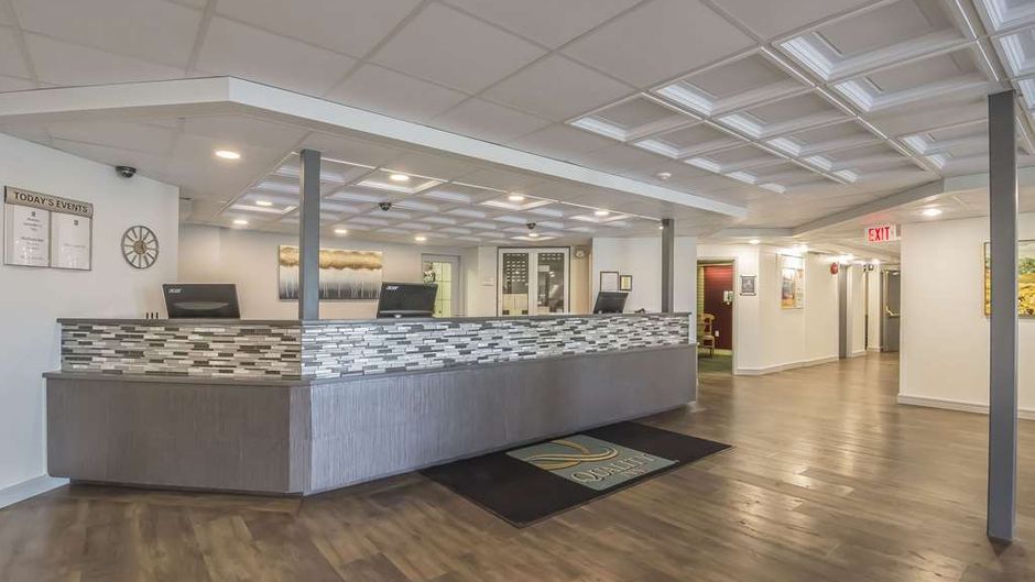 Quality Inn West Edmonton Lobby