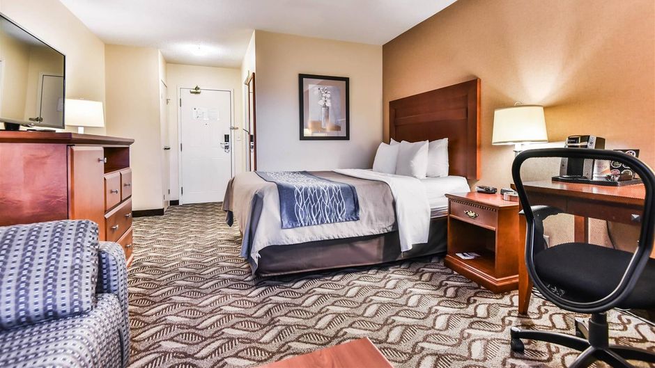 Comfort Inn & Suites Ambassador Bridge Room