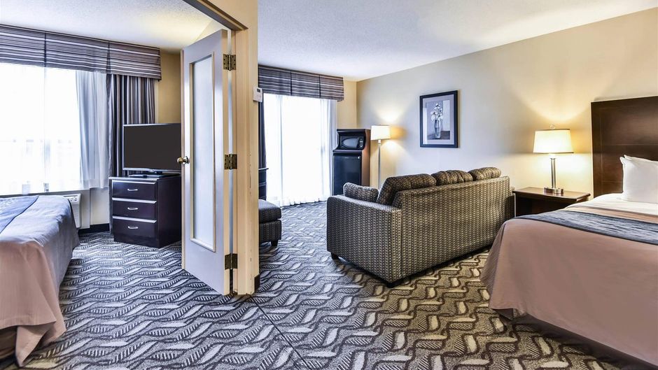 Comfort Inn & Suites Ambassador Bridge Suite