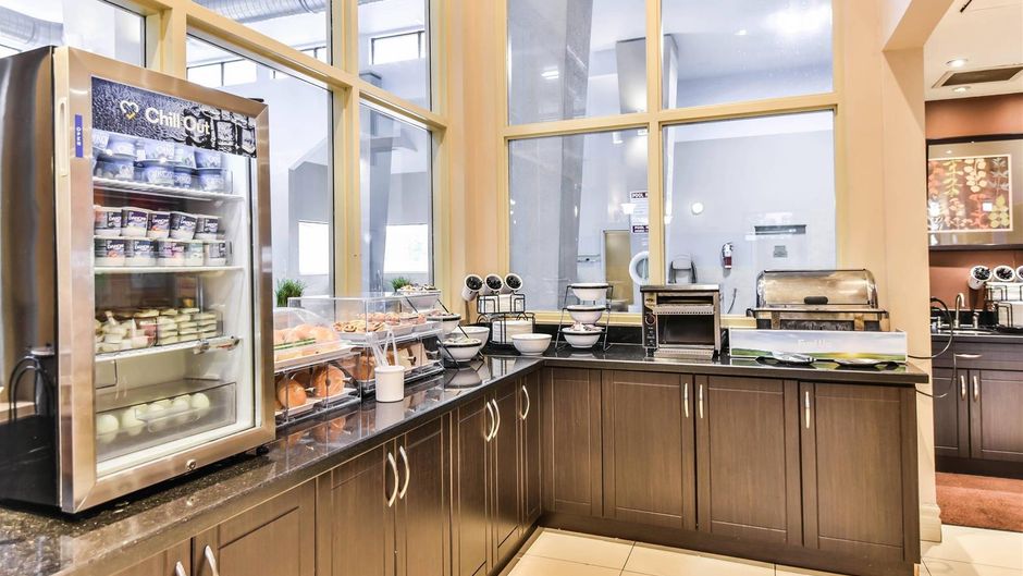 Comfort Inn & Suites Ambassador Bridge Restaurant