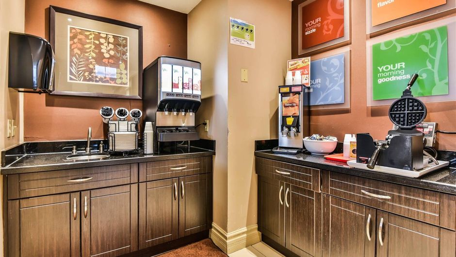 Comfort Inn & Suites Ambassador Bridge Restaurant