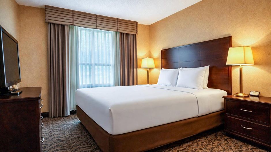 Comfort Inn & Suites Ambassador Bridge Suite