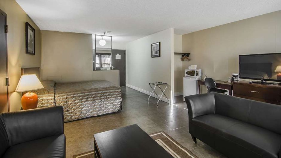 Econo Lodge Room