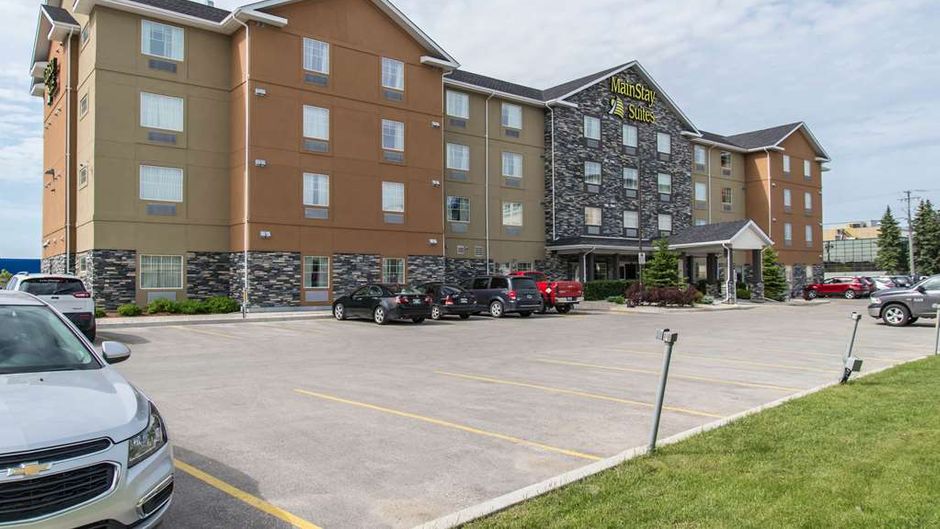MainStay Suites Winnipeg Exterior