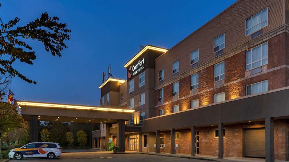 Comfort Inn & Suites Surrey Exterior