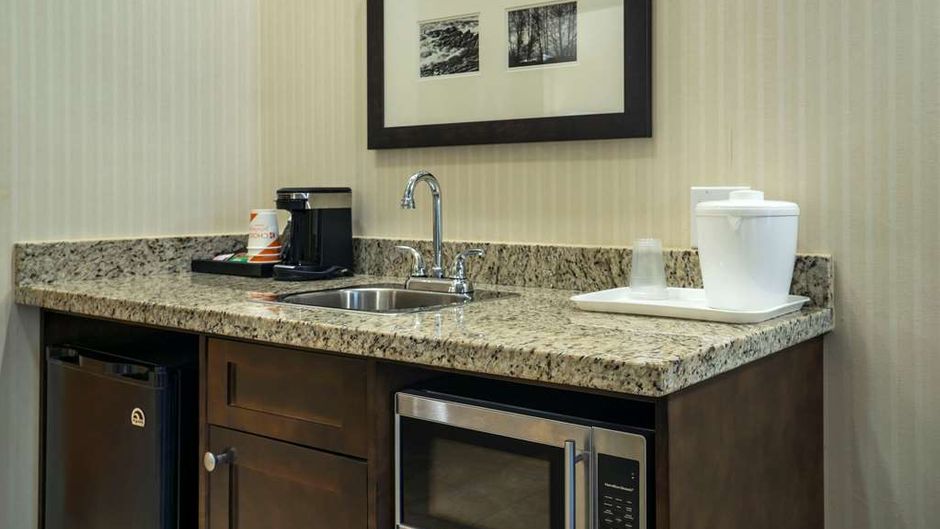 Comfort Inn & Suites Surrey Room