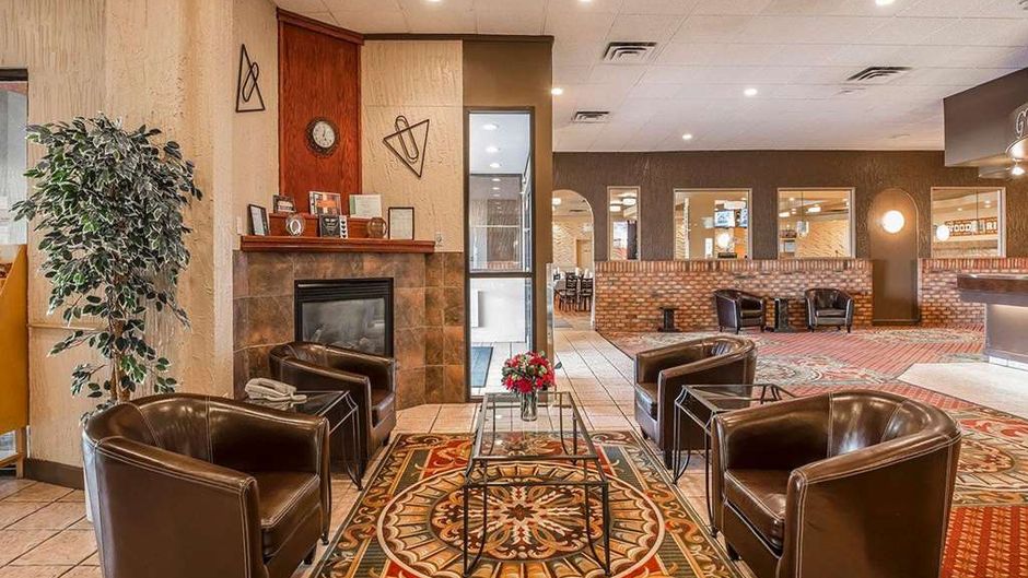 Quality Inn North Hill Lobby