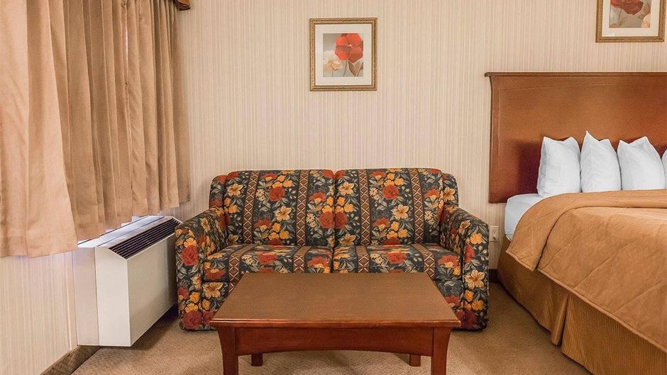 Quality Inn North Hill Room