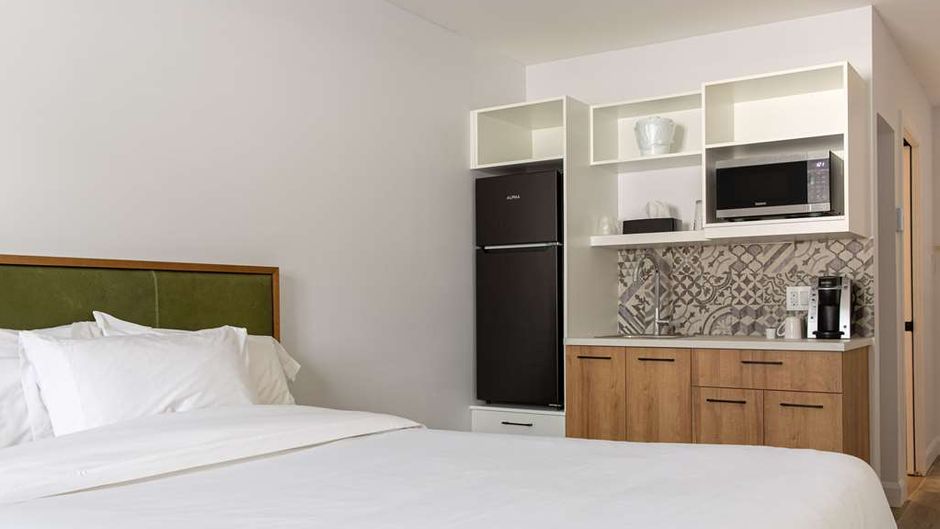 Econo Lodge Room