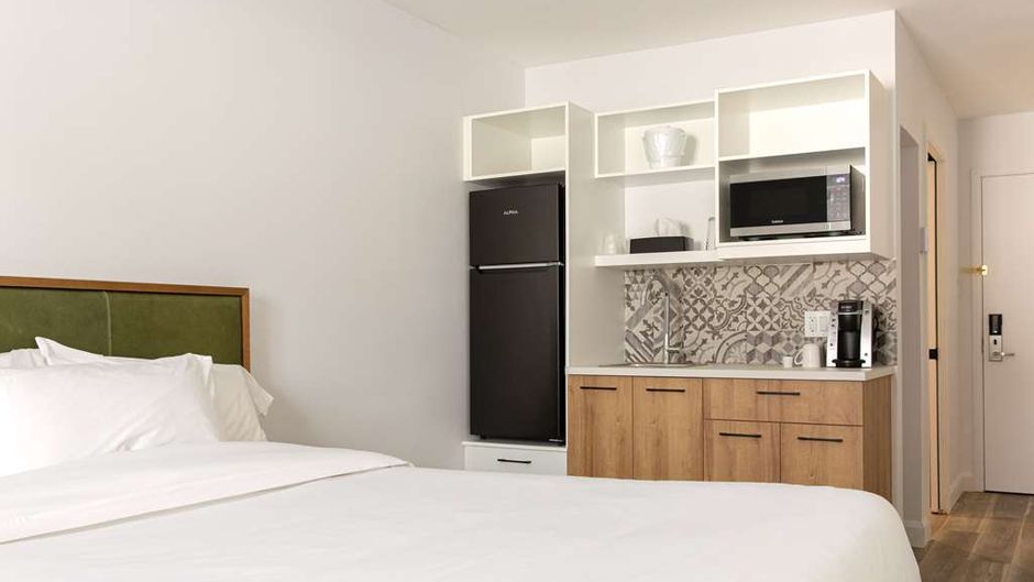 Econo Lodge Room